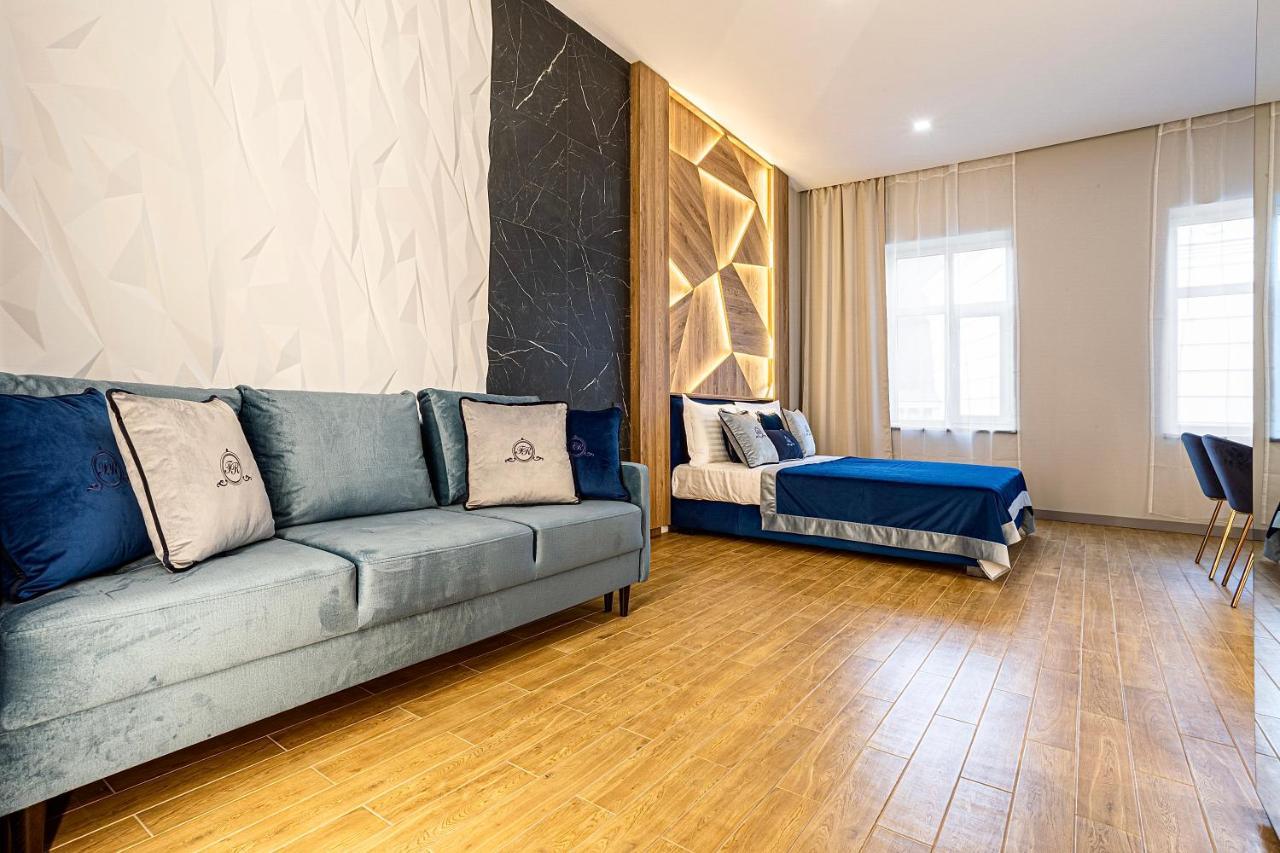 Central Family Boutique Apartments 2 Lviv Bagian luar foto
