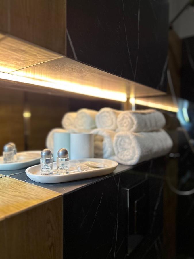 Central Family Boutique Apartments 2 Lviv Bagian luar foto